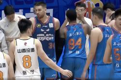 包含四川男篮集体全力作战，喜获大胜激发团队士气的词条