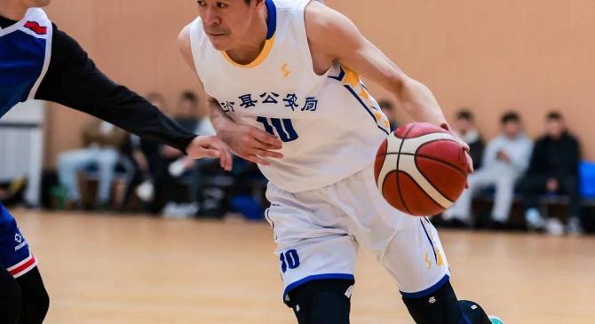 顶尖篮球俱乐部为争夺冠军展开激烈对抗